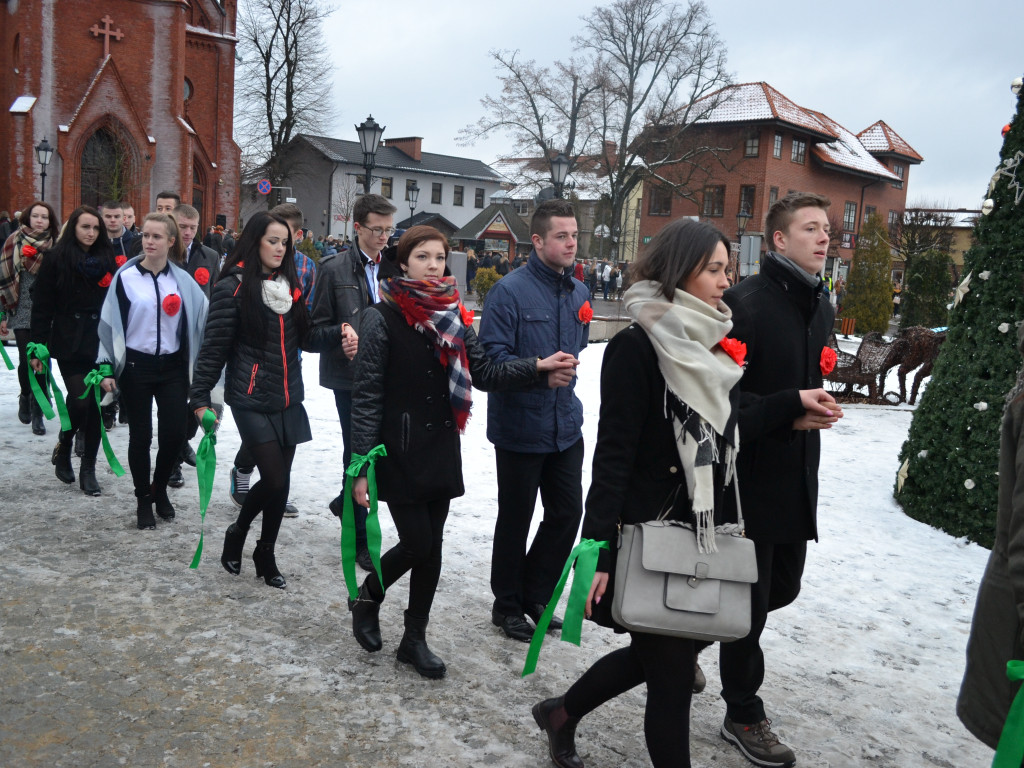 Kartuzy. Tradycyjny polonez maturzystów z kaszubską nutą