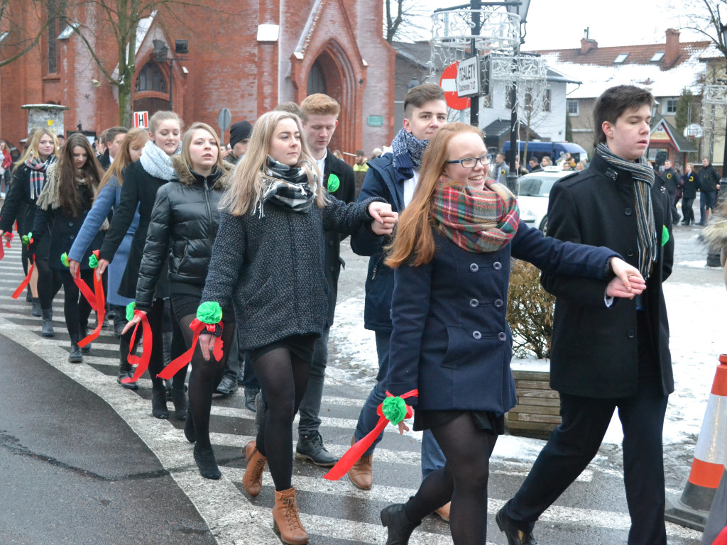 Kartuzy. Tradycyjny polonez maturzystów z kaszubską nutą