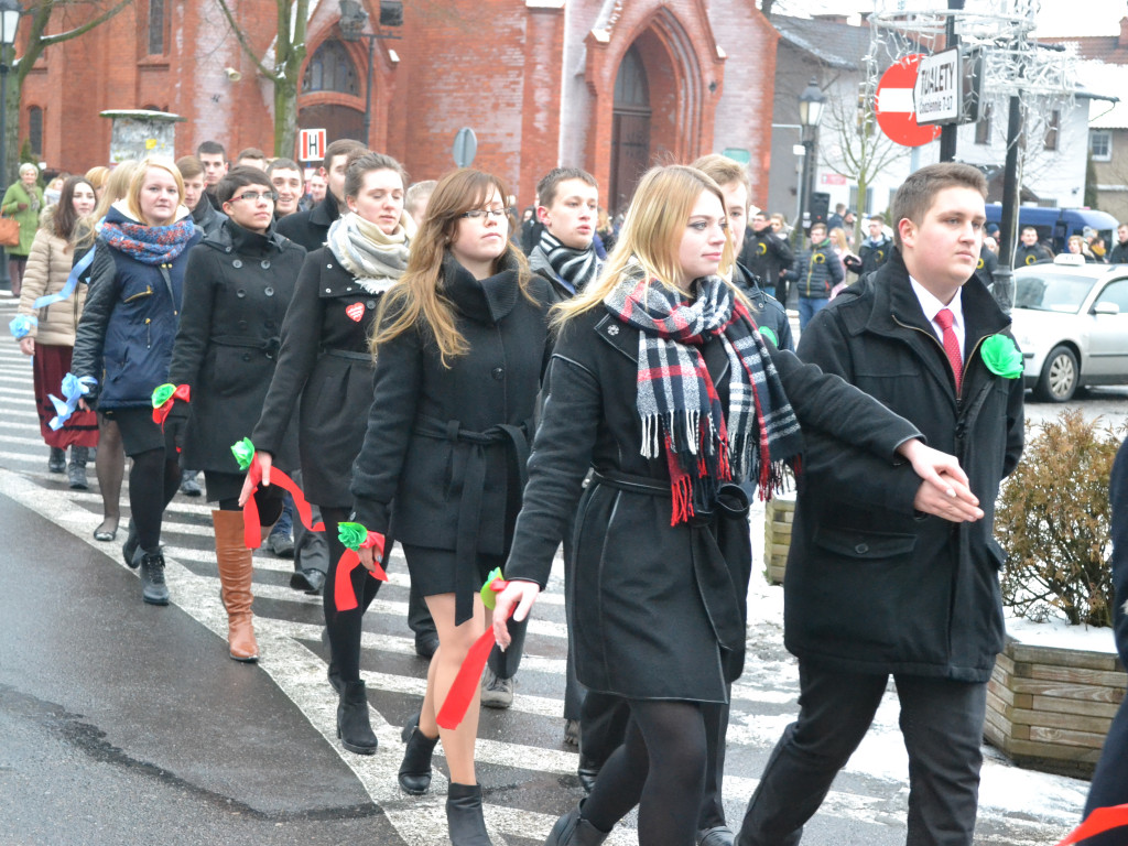 Kartuzy. Tradycyjny polonez maturzystów z kaszubską nutą