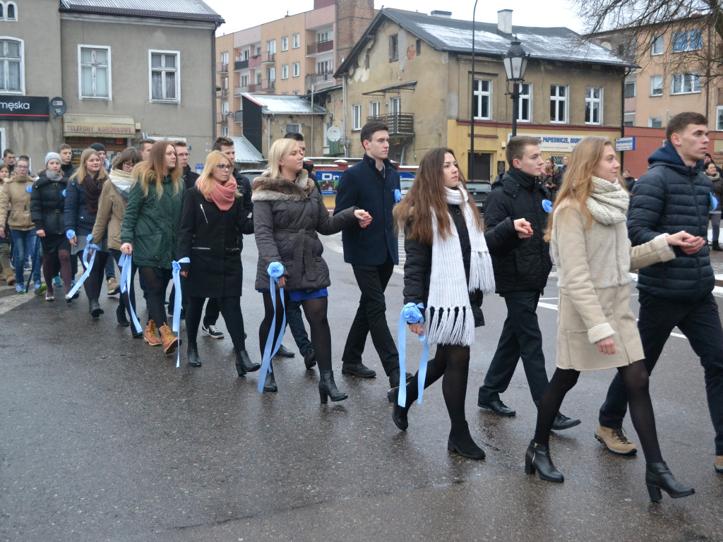 Kartuzy. Tradycyjny polonez maturzystów z kaszubską nutą