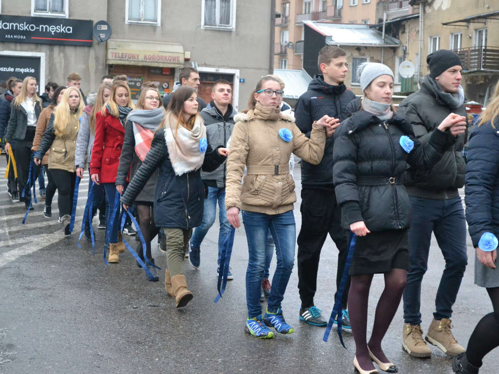 Kartuzy. Tradycyjny polonez maturzystów z kaszubską nutą