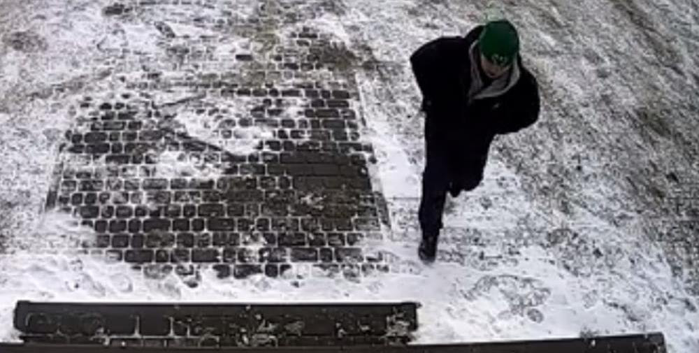 Banino. Sprzedawczyni wybiegła za złodziejem. Potraktował ją gazem pieprzowym