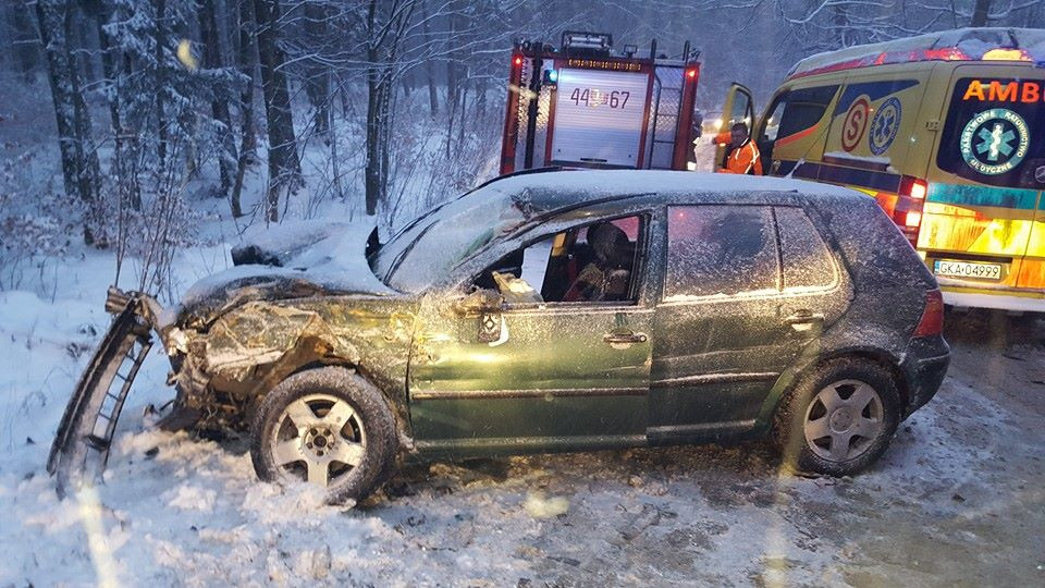 Trudne warunki na drogach. Potężne korki w Żukowie, wypadek w Egiertowie