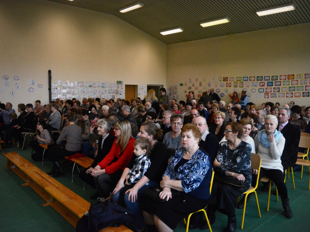 Sulęczyno. Uczniowie przygotowali niespodziankę z okazji Dnia Babci i Dziadka