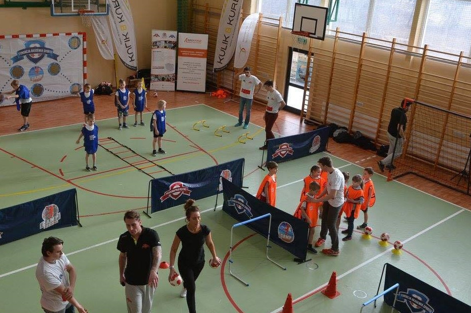 Piłka ręczna. W Staniszewie i Żukowie będą trenować z akademią Artura Siódmiaka