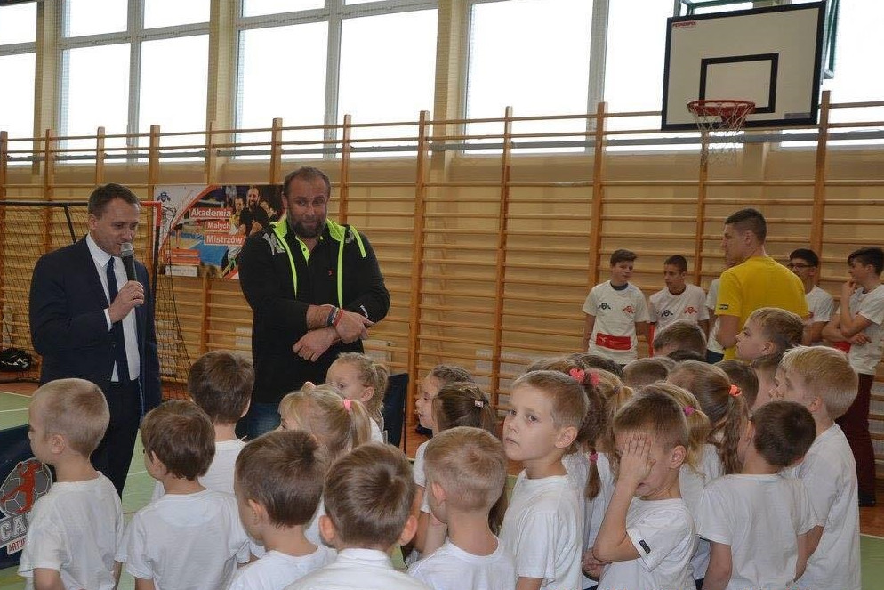 Piłka ręczna. W Staniszewie i Żukowie będą trenować z akademią Artura Siódmiaka