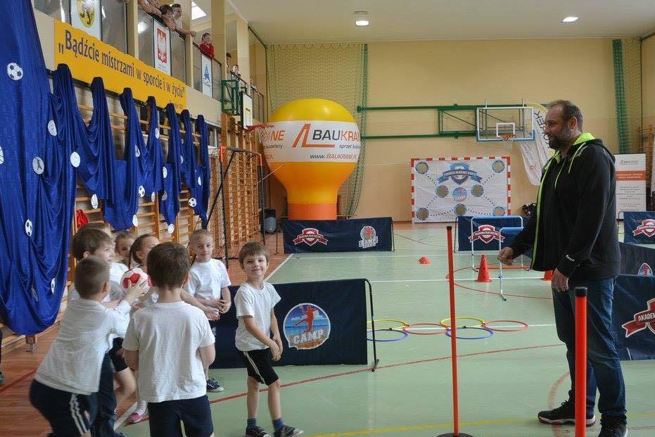 Piłka ręczna. W Staniszewie i Żukowie będą trenować z akademią Artura Siódmiaka