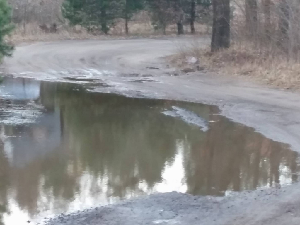 Sitno. Jazda dziurawą i zalaną drogą niemożliwa. Mieszkańcy nie mogą doprosić się remontu