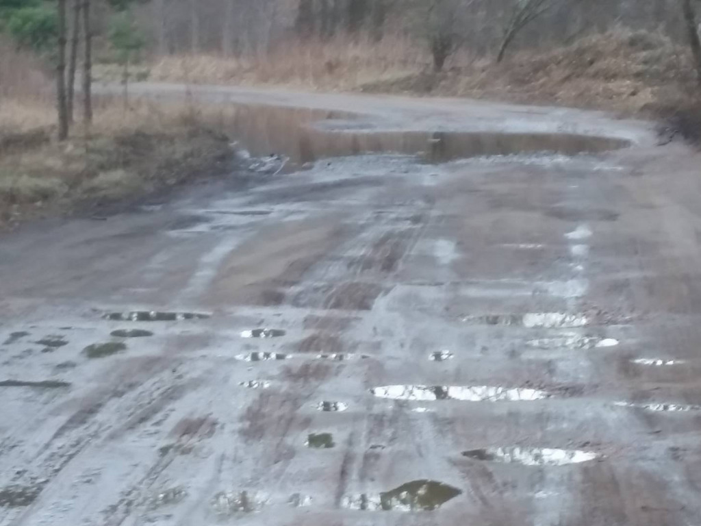 Sitno. Jazda dziurawą i zalaną drogą niemożliwa. Mieszkańcy nie mogą doprosić się remontu