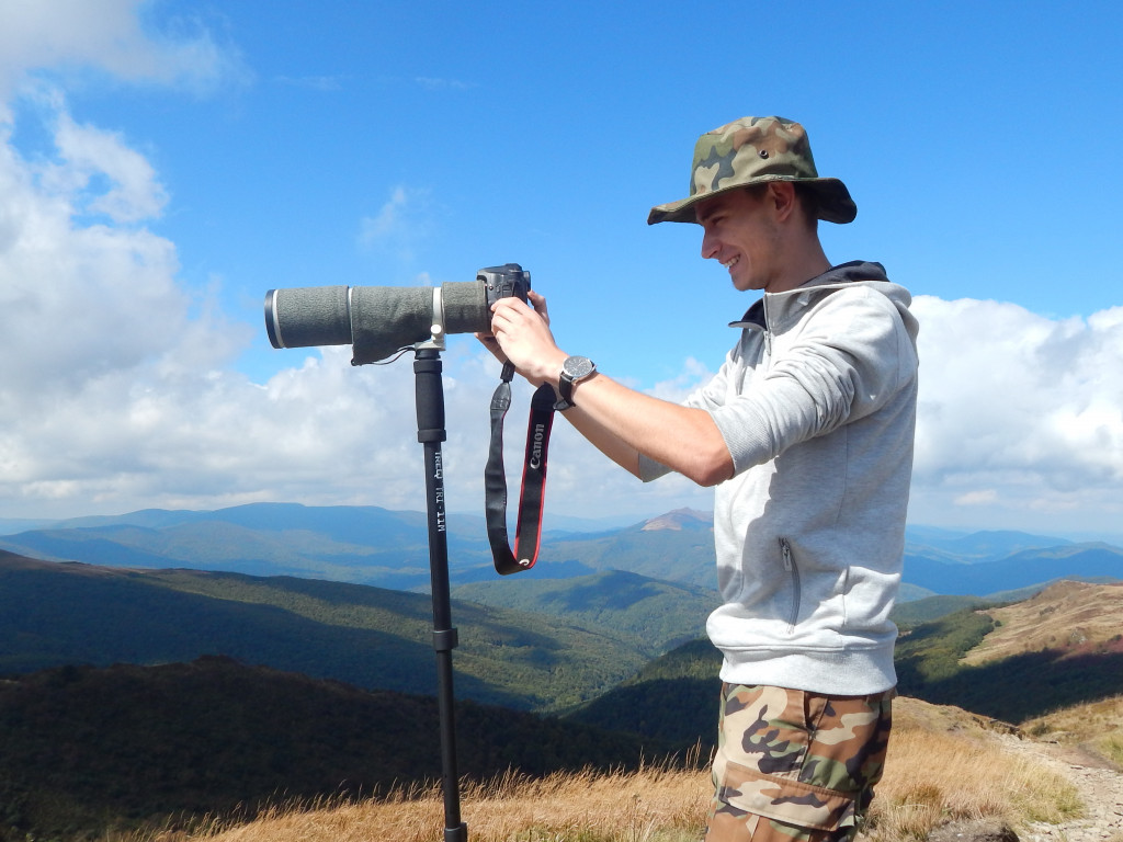 Kilkanaście godzin oczekuje na wymarzony kadr. 