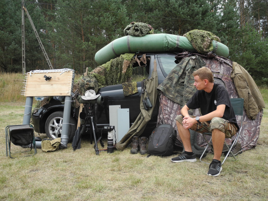 Kilkanaście godzin oczekuje na wymarzony kadr. 