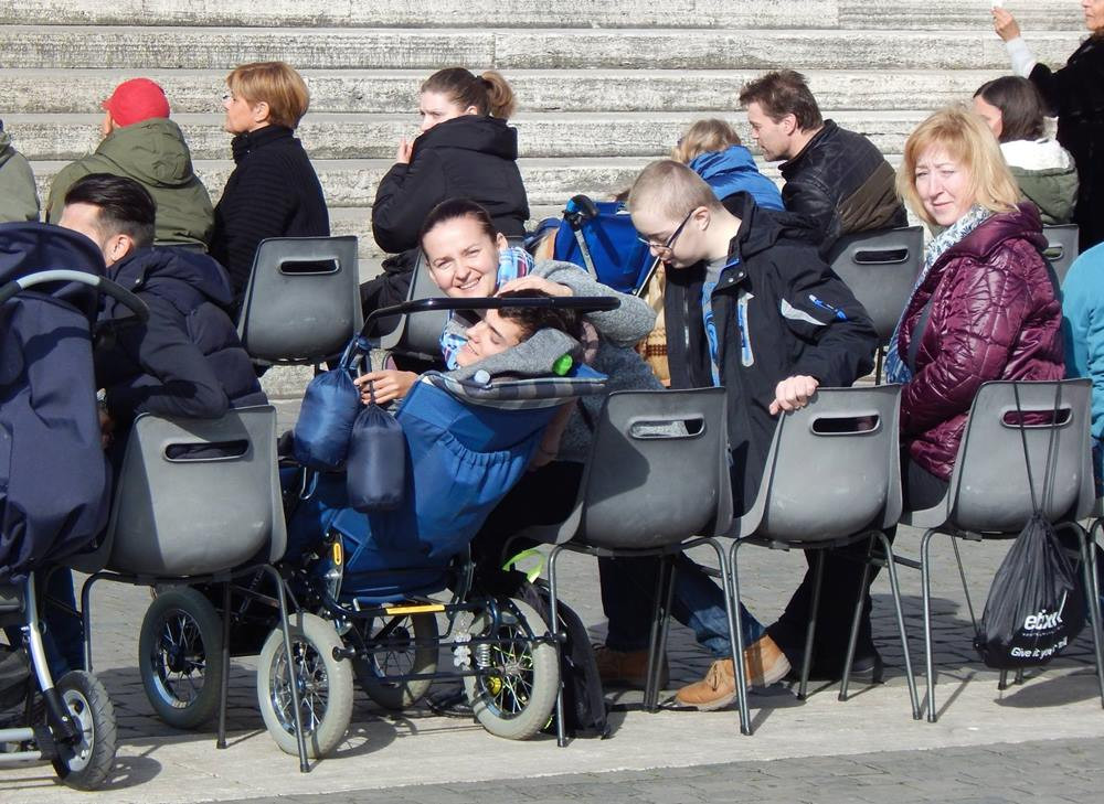 Pielgrzymi z Sianowa na audiencji u papieża. Zainspirował ich Arek
