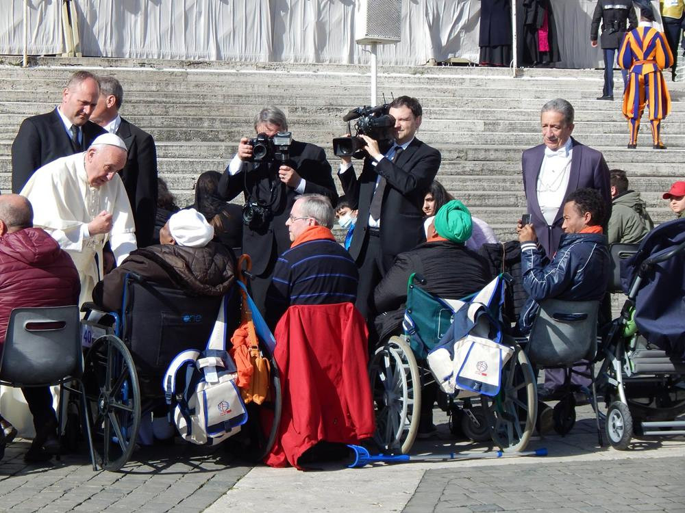Pielgrzymi z Sianowa na audiencji u papieża. Zainspirował ich Arek