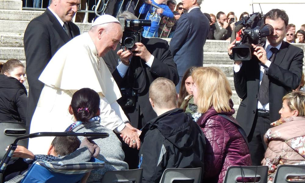 Pielgrzymi z Sianowa na audiencji u papieża. Zainspirował ich Arek