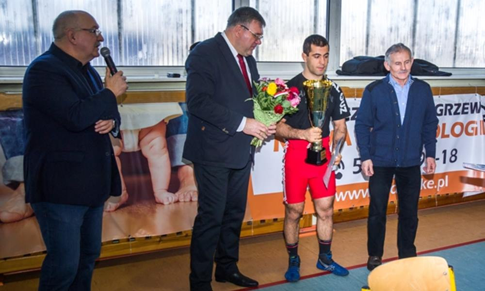 Mistrzostwa Wybrzeża w zapasach. Udany start kartuskich zapaśników