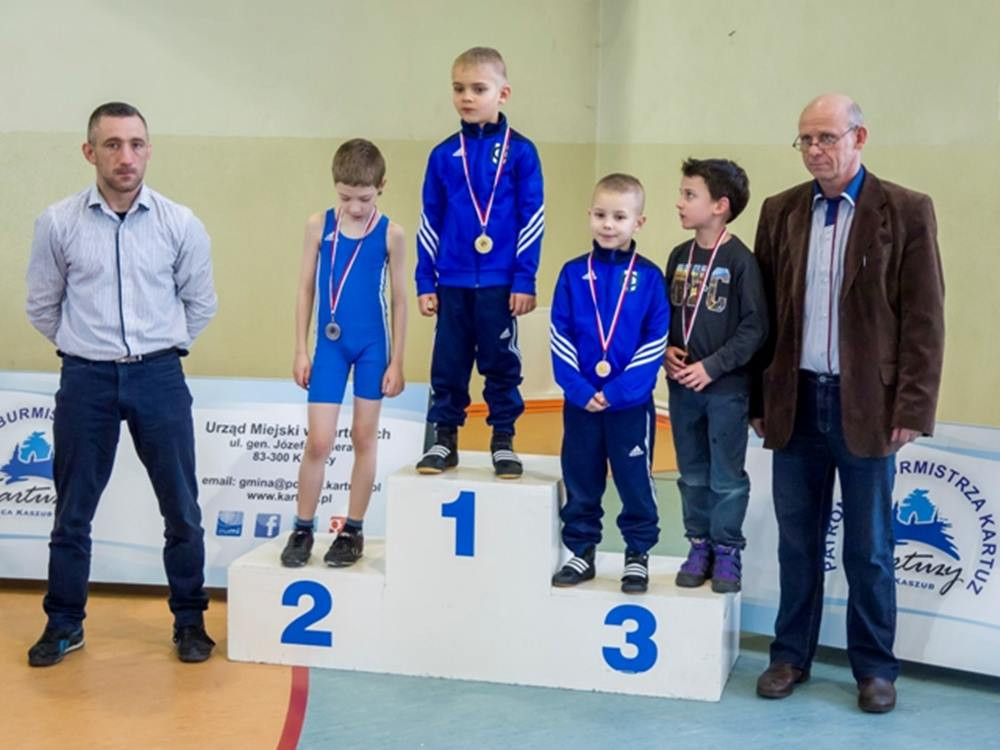 Mistrzostwa Wybrzeża w zapasach. Udany start kartuskich zapaśników