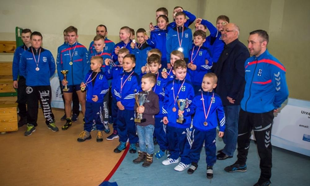 Mistrzostwa Wybrzeża w zapasach. Udany start kartuskich zapaśników