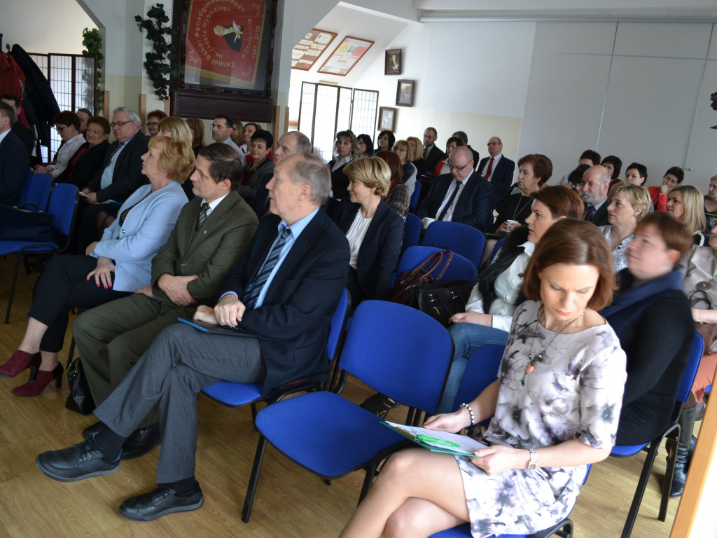 Powiat. Seniorzy i ich rodziny nie mają łatwo. Brak opiekunów i miejsc w domach opieki