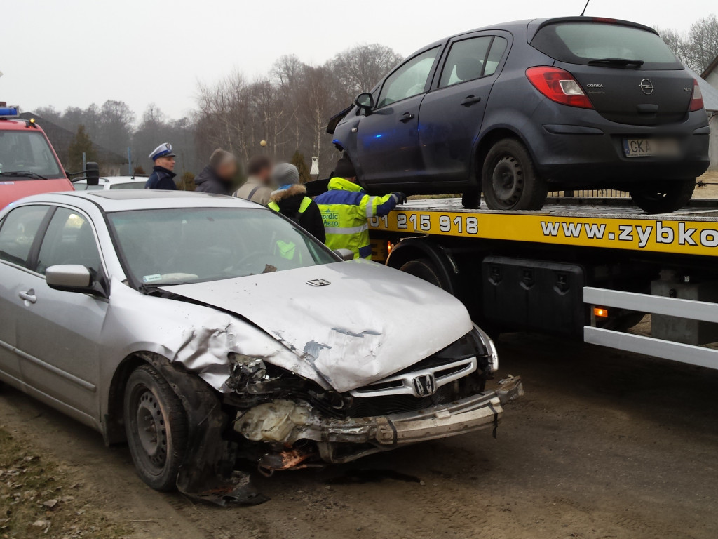 Kobysewo. Zderzenie dwóch samochodów. Jedna osoba ranna