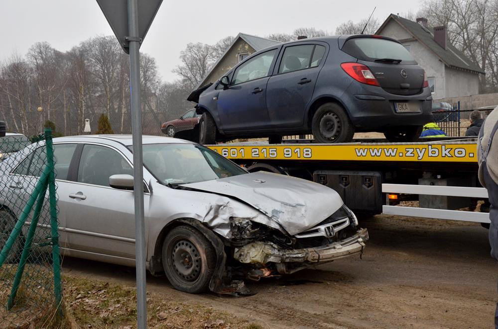 Kobysewo. Zderzenie dwóch samochodów. Jedna osoba ranna
