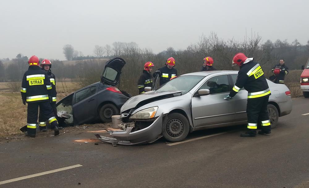 Kobysewo. Zderzenie dwóch samochodów. Jedna osoba ranna