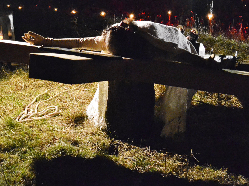 Żukowo. Poruszające Misterium Męki Pańskiej w nocnej scenerii