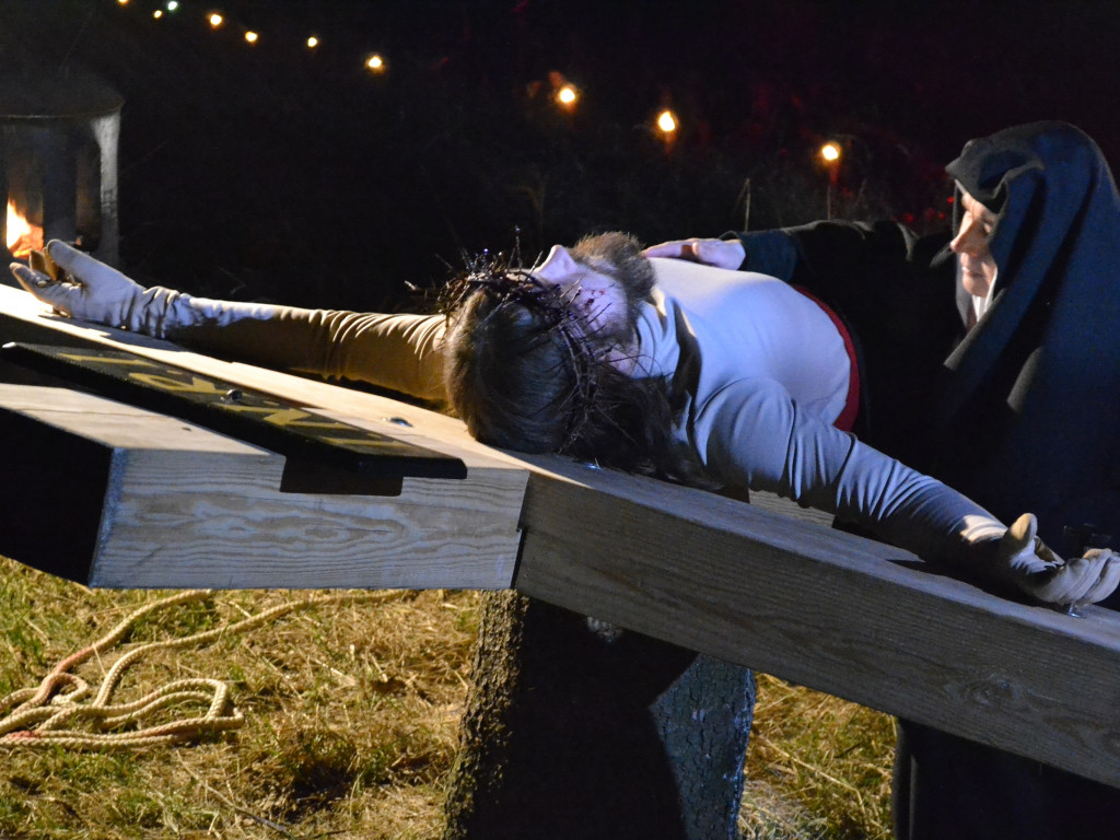 Żukowo. Poruszające Misterium Męki Pańskiej w nocnej scenerii