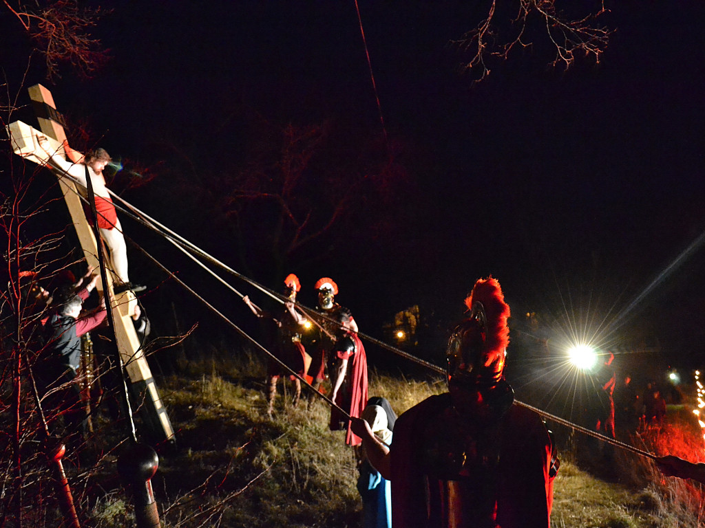 Żukowo. Poruszające Misterium Męki Pańskiej w nocnej scenerii