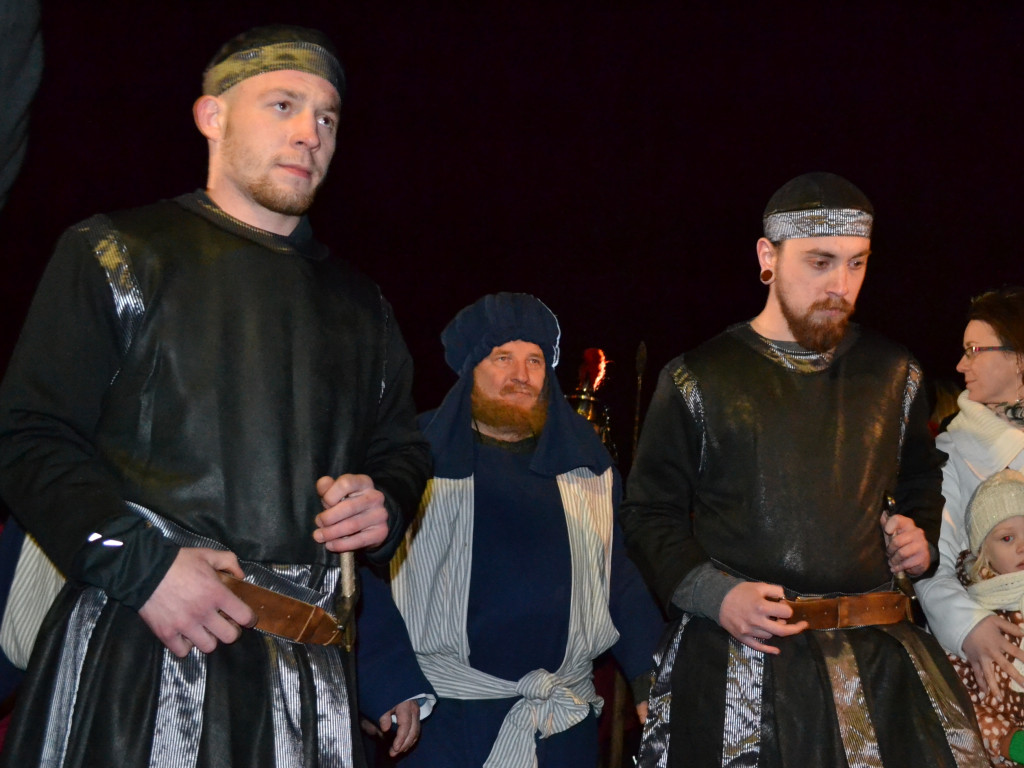 Żukowo. Poruszające Misterium Męki Pańskiej w nocnej scenerii