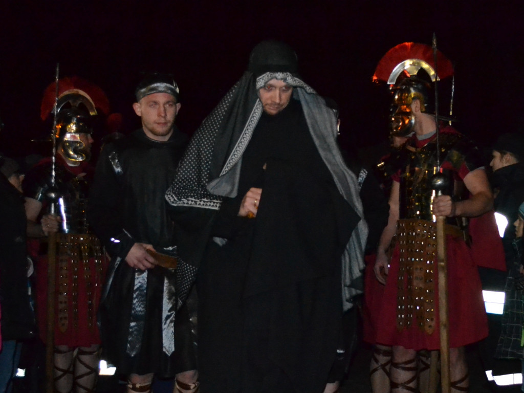 Żukowo. Poruszające Misterium Męki Pańskiej w nocnej scenerii