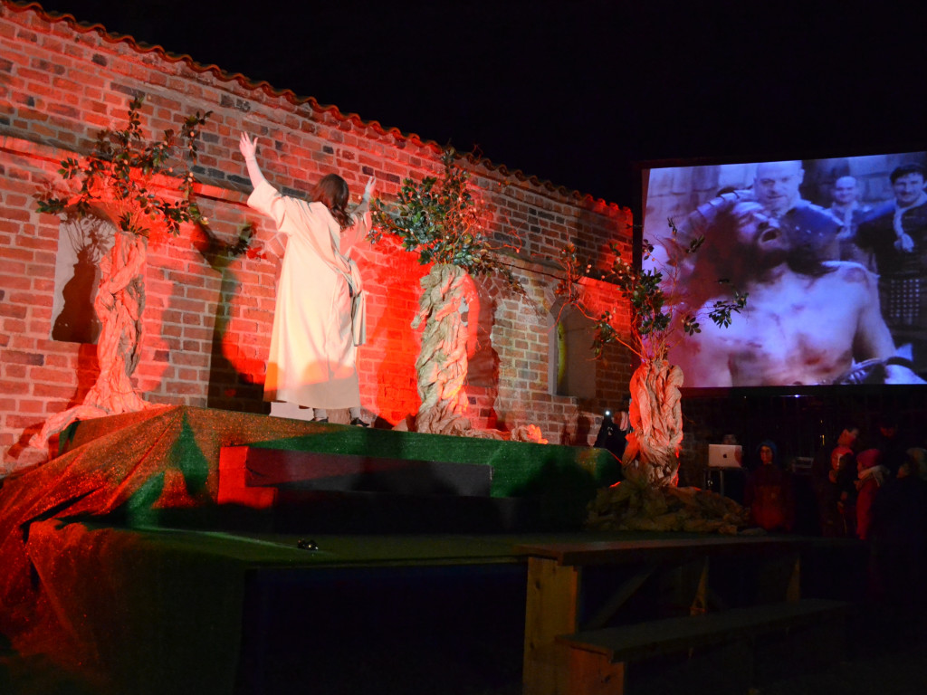 Żukowo. Poruszające Misterium Męki Pańskiej w nocnej scenerii
