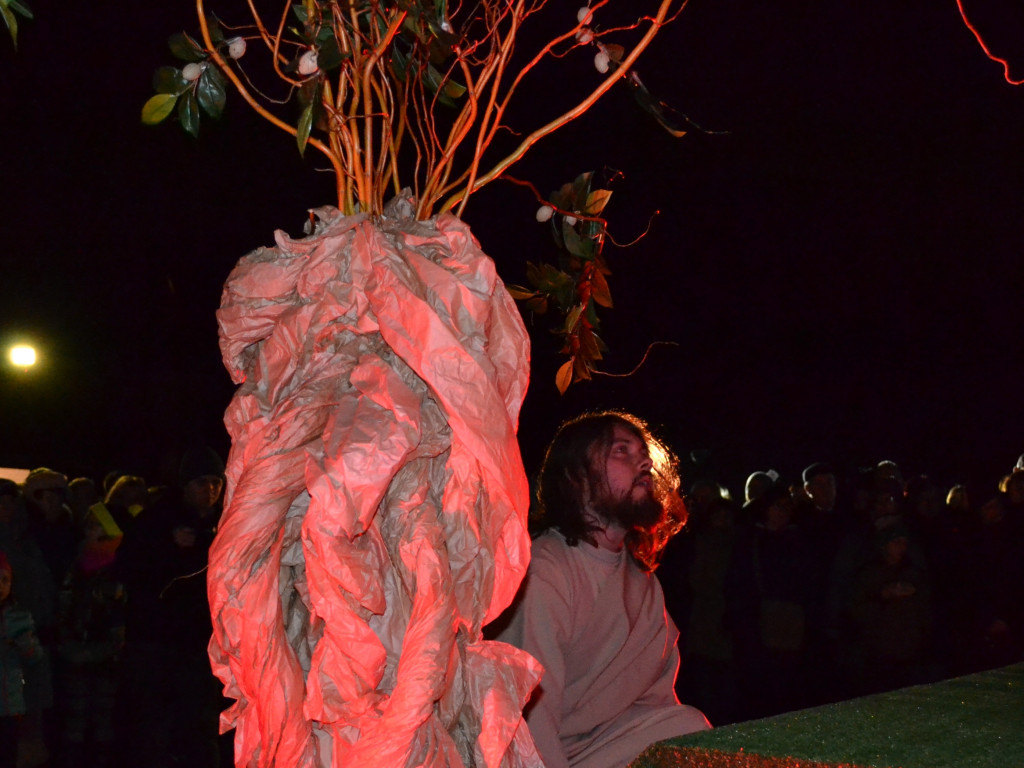 Żukowo. Poruszające Misterium Męki Pańskiej w nocnej scenerii