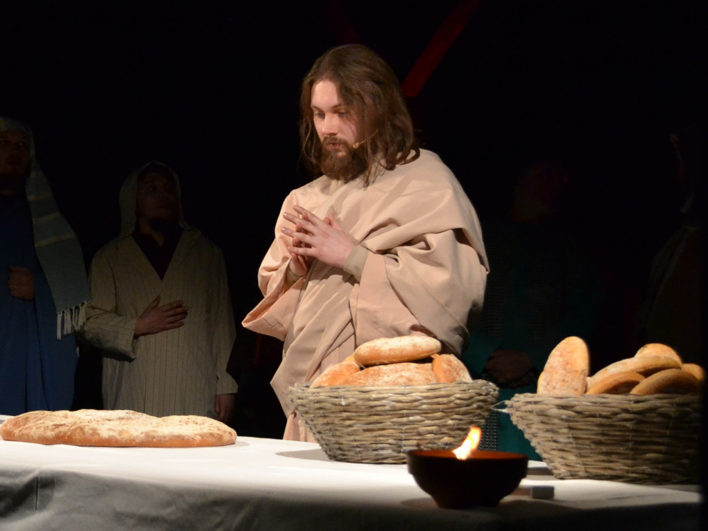 Żukowo. Poruszające Misterium Męki Pańskiej w nocnej scenerii