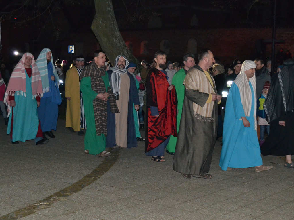 Żukowo. Poruszające Misterium Męki Pańskiej w nocnej scenerii