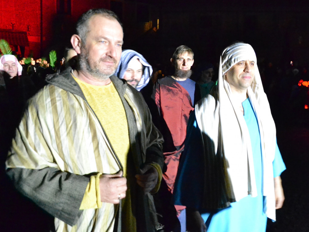 Żukowo. Poruszające Misterium Męki Pańskiej w nocnej scenerii