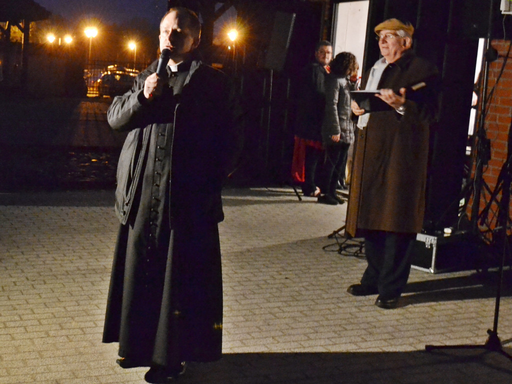 Żukowo. Poruszające Misterium Męki Pańskiej w nocnej scenerii