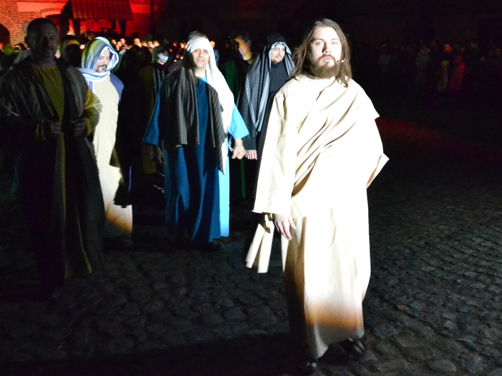 Żukowo. Poruszające Misterium Męki Pańskiej w nocnej scenerii