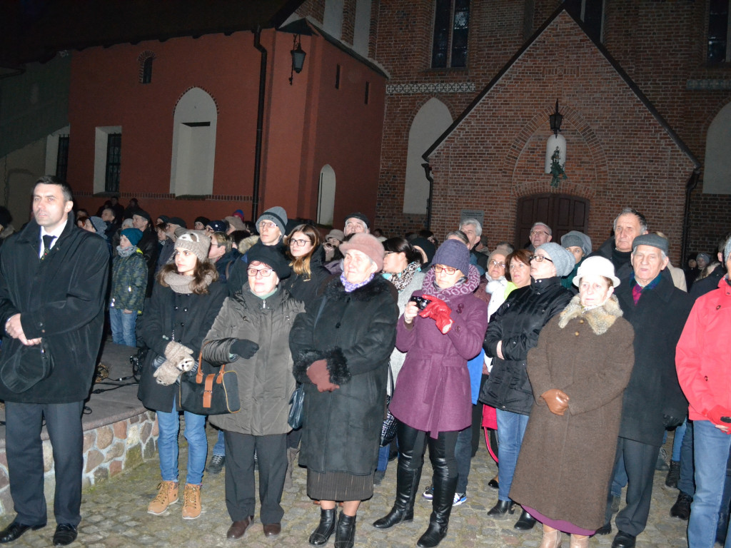 Żukowo. Poruszające Misterium Męki Pańskiej w nocnej scenerii