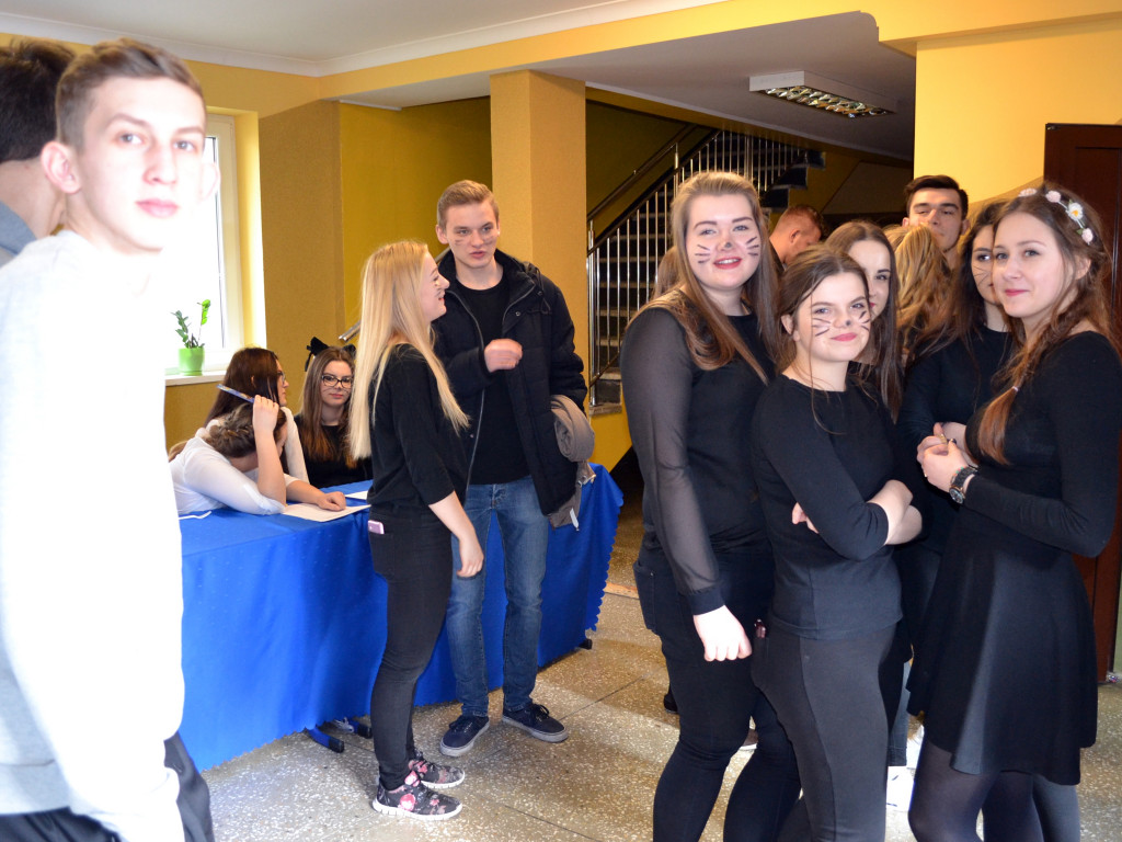 Dni Otwarte w szkołach ponadgimnazjalnych. Gimnazjaliści zapoznają się z ofertą kształcenia