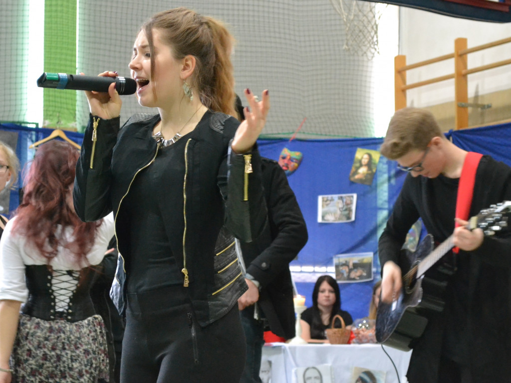 Dni Otwarte w szkołach ponadgimnazjalnych. Gimnazjaliści zapoznają się z ofertą kształcenia