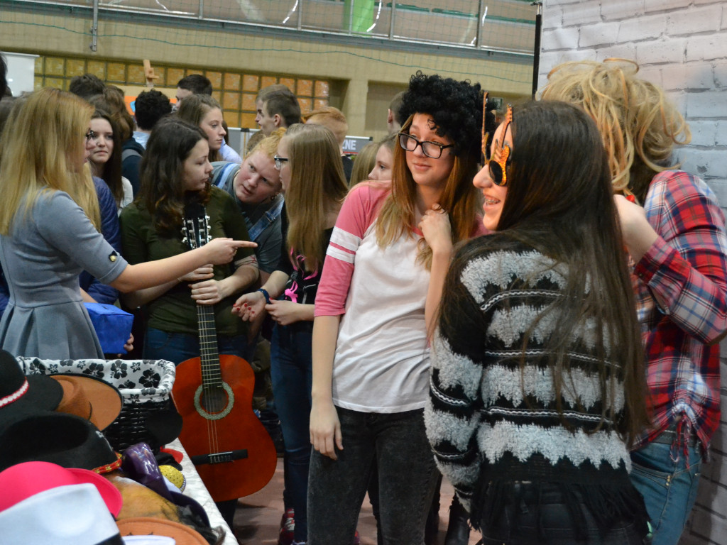 Dni Otwarte w szkołach ponadgimnazjalnych. Gimnazjaliści zapoznają się z ofertą kształcenia
