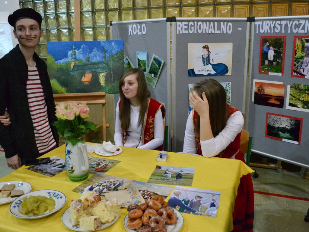 Dni Otwarte w szkołach ponadgimnazjalnych. Gimnazjaliści zapoznają się z ofertą kształcenia