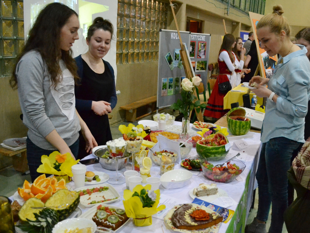 Dni Otwarte w szkołach ponadgimnazjalnych. Gimnazjaliści zapoznają się z ofertą kształcenia