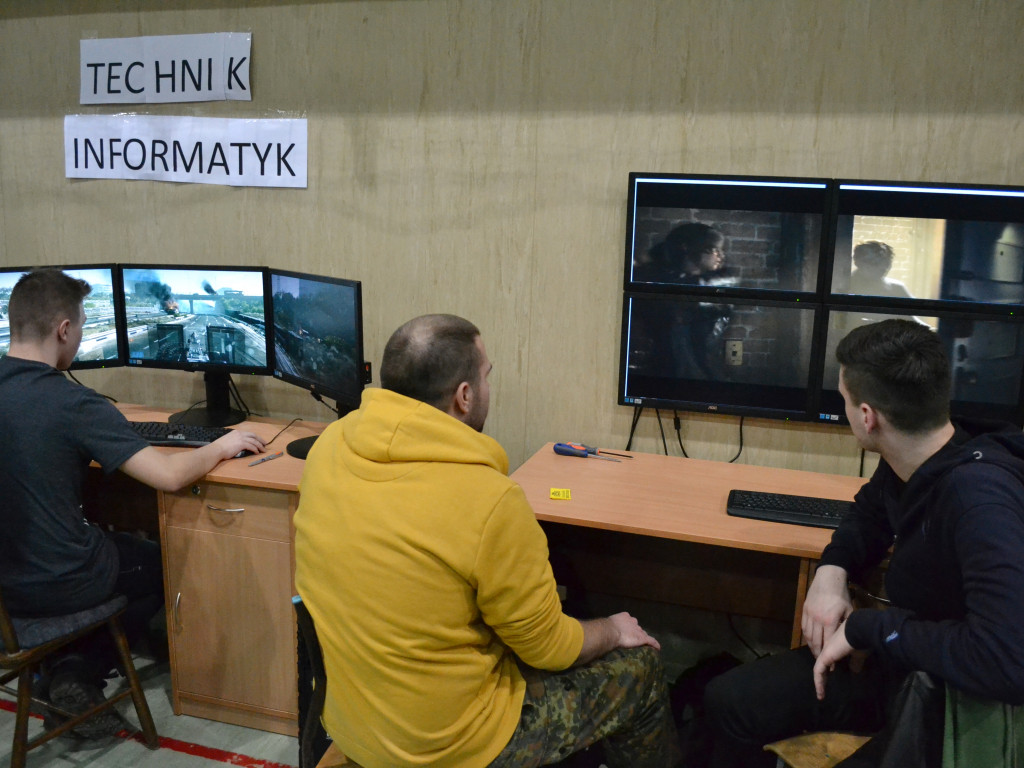 Dni Otwarte w szkołach ponadgimnazjalnych. Gimnazjaliści zapoznają się z ofertą kształcenia