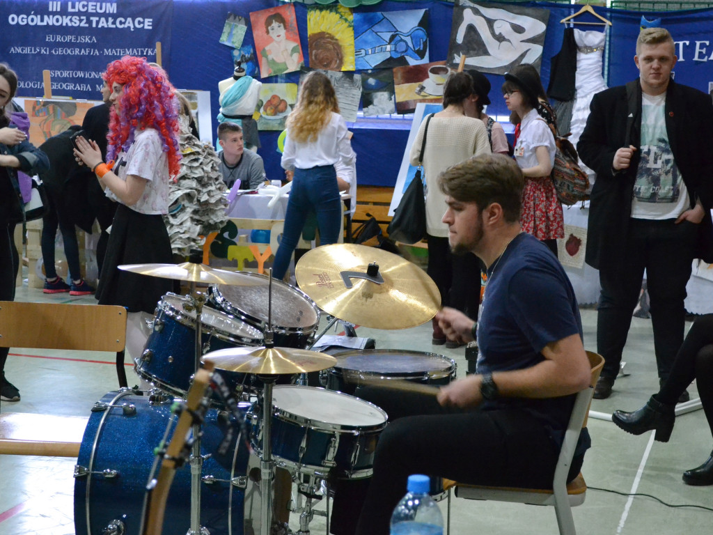 Dni Otwarte w szkołach ponadgimnazjalnych. Gimnazjaliści zapoznają się z ofertą kształcenia