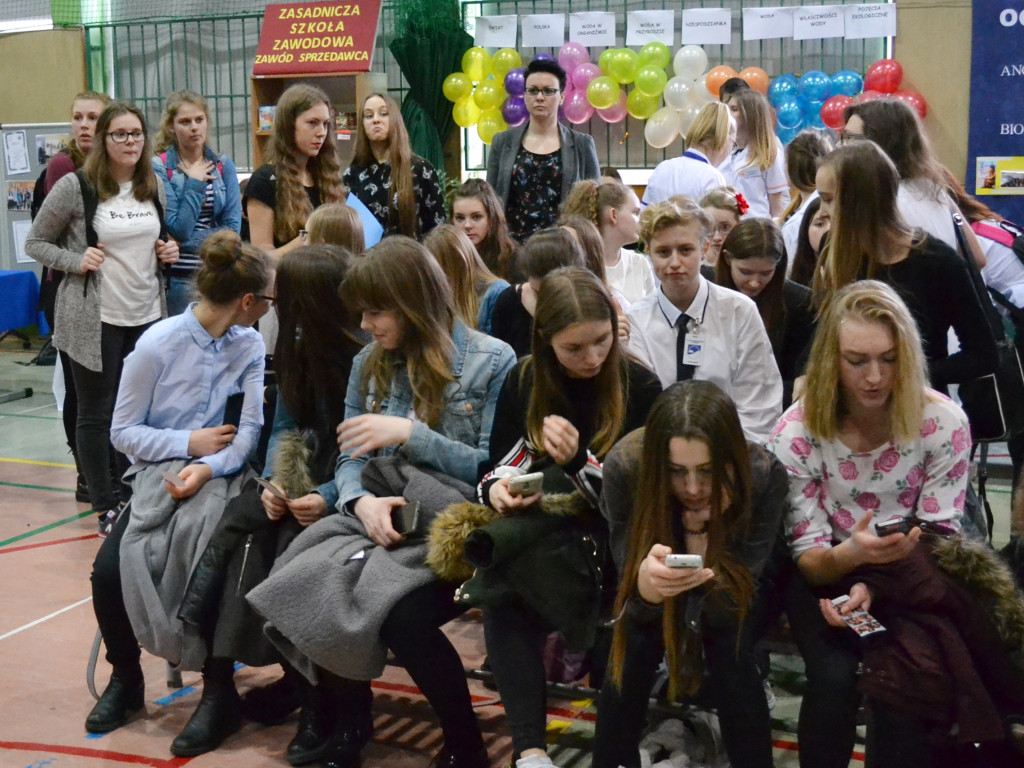 Dni Otwarte w szkołach ponadgimnazjalnych. Gimnazjaliści zapoznają się z ofertą kształcenia