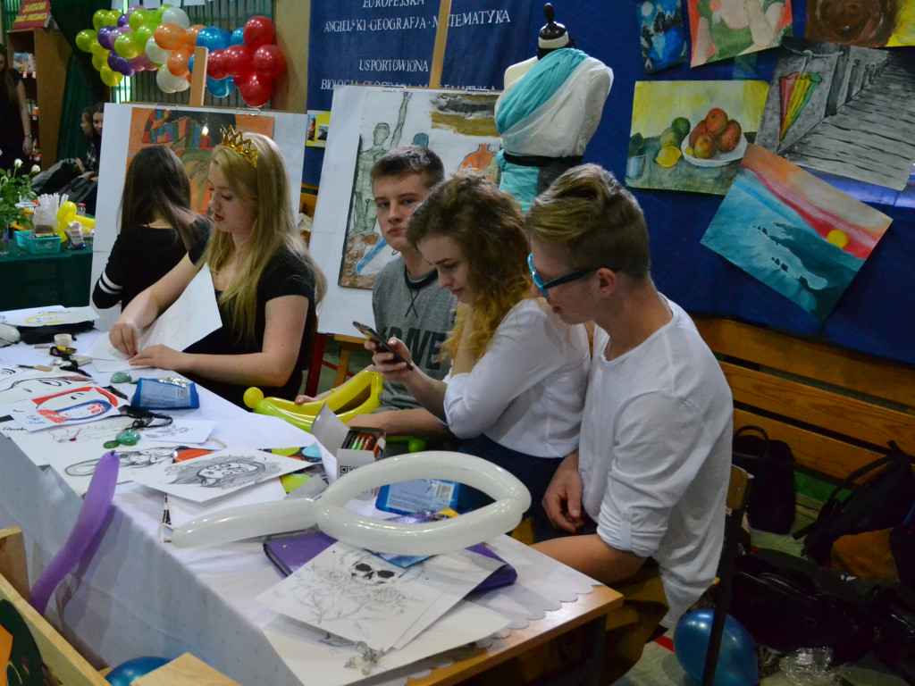 Dni Otwarte w szkołach ponadgimnazjalnych. Gimnazjaliści zapoznają się z ofertą kształcenia