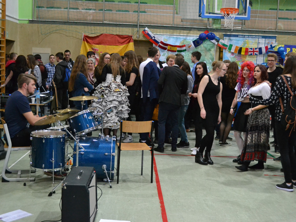 Dni Otwarte w szkołach ponadgimnazjalnych. Gimnazjaliści zapoznają się z ofertą kształcenia