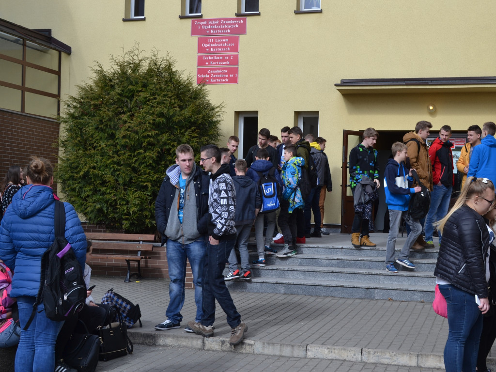 Dni Otwarte w szkołach ponadgimnazjalnych. Gimnazjaliści zapoznają się z ofertą kształcenia