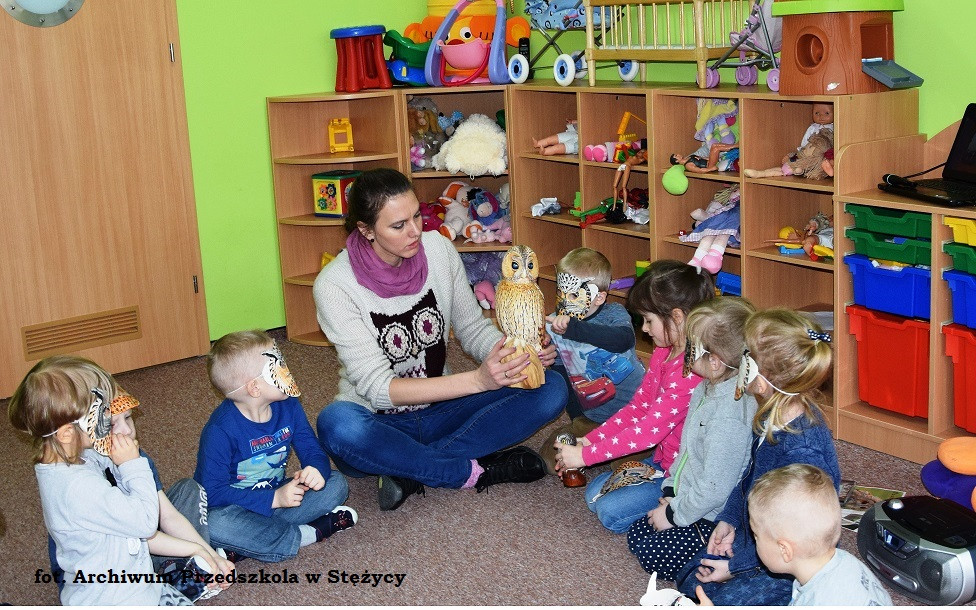 Przedszkolaki z gminy Stężyca bawiły się i poznawały zwyczaje sów